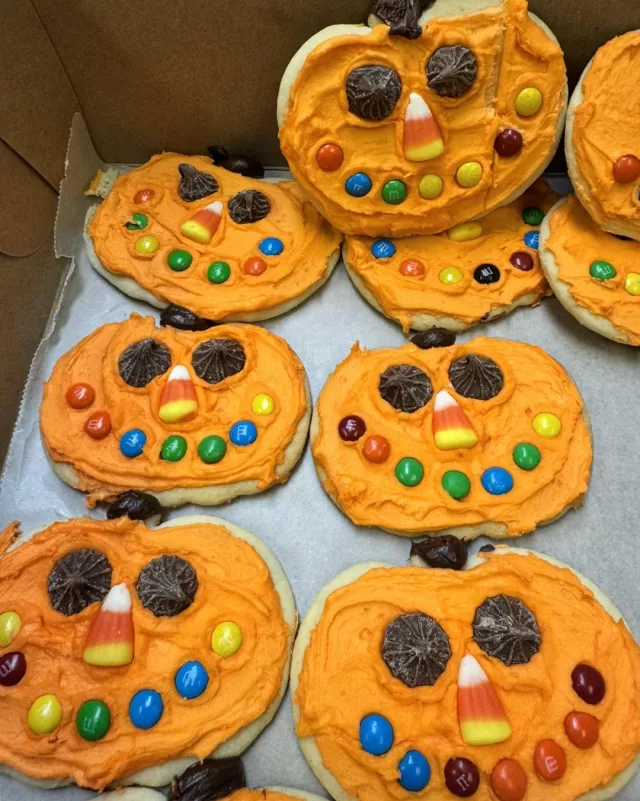 We delivered an extra special treat for our senior meals today! 
Happy Halloween Everyone 🎃