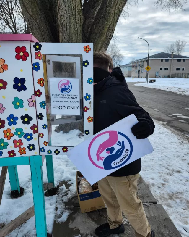 Pantries filled earlier today! 
Thank you to our volunteers : Brandon and Quinn
📍15 Orchard Height
📍St Pauls Discover life 450 Park Ave W
📍102 Taylor Ave 
📍Teppermans 
📍50 Adelaide st 
📍805 Grand ave W
📍Dresden 
North baptist church
📍Ridgetown 
location at Legion  with a small fridge
Please take what you need and leave what you can 💙
Thank you CK community - together we can make a difference 🩷