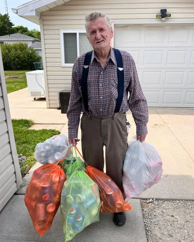 A big THANK YOU to our wonderful friends Chuck Butler and Don & Barbara Longbottom for their dedication in collecting and crushing our donated pop and beverage cans! Every couple of months, they make the trip to London to recycle them, helping us turn those donations into funding for our community programs.
If you have cans to contribute, feel free to drop them off at 35 Oxley Dr., Chatham. Every little bit makes a difference 🩷 #TogetherWeCan #freehelpck #MakingADifference #ckcomingtogether #thankyou