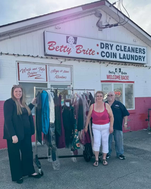 We want to take a moment to extend our sincerest gratitude to Handy Bros. Home Comfort for hosting a collecting drive for our Prom & Grad Project over the past few months, and to Betty Brite Dry Cleaners & Coin Laundry being our central drop-off location for all Chatham-Kents donations 👔
Lastly, we want to thank the CK community for your overwhelming support in donations from glamorous prom dresses & stylish suits to wrist watches and handbags 👜 We cannot truly thank you all enough for your contributions 🥰🙏🏻 in helping each student enjoy a memorable and meaningful celebration for this important milestone!