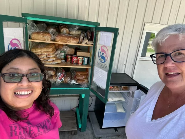 Pantries filled yesterday!
🍞FreeHelpCK Food Pantries 
Chatham; Susan & Quinn
📍15 Orchard Height 
📍Teppermans 
📍BME Freedom Park
📍805 Grand ave W
📍Habitat For Humanity 🆕 
📍Pet Pantry - Porch PickUp 🐶🐱 
🐾 Please complete the form on our website https://freehelpck.ca/our-programs/free-food-pantries/
📍Tilbury ; Amy & Chris
CSN Tilbury (151 Queen St. S.)
📍Dresden 
North Baptist Church
📍Ridgetown ; Kim & Amanda
location at Legion with a small fridge