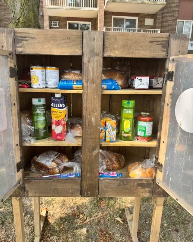 💛✨ Our FreeHelpCK Food Pantries Are Filled & Ready ✨💛
If you or someone you know is in need of a little help, our community food pantries are open and stocked — because no one should ever go hungry. 💕
📖 “For I was hungry and you gave me something to eat, I was thirsty and you gave me something to drink…” – Matthew 25:35 🙏
God calls us to love and care for one another — and that’s exactly what we’re doing, together.
🛒 Food Pantry Locations:
📍15 Orchard Height
📍Teppermans
📍BME Freedom Park
📍805 Grand Ave W
📍Habitat For Humanity 🆕
📍St Paul’s Discover Life Church – 450 Park Ave W
📍Tilbury – 151 Queen St. S. (CSN)
📍Ridgetown – Legion (Small Fridge Available)
Please share this post to help us reach those who may be struggling. Together, we’re spreading hope, one meal at a time. 💛🍞🙏
#FreeHelpCK #FaithInAction #FeedingTheHungry #Matthew25 #ServeWithLove #CommunityCare #HopeInChathamKent #JesusSaves #GiveBack #FoodPantry #HelpIsHere