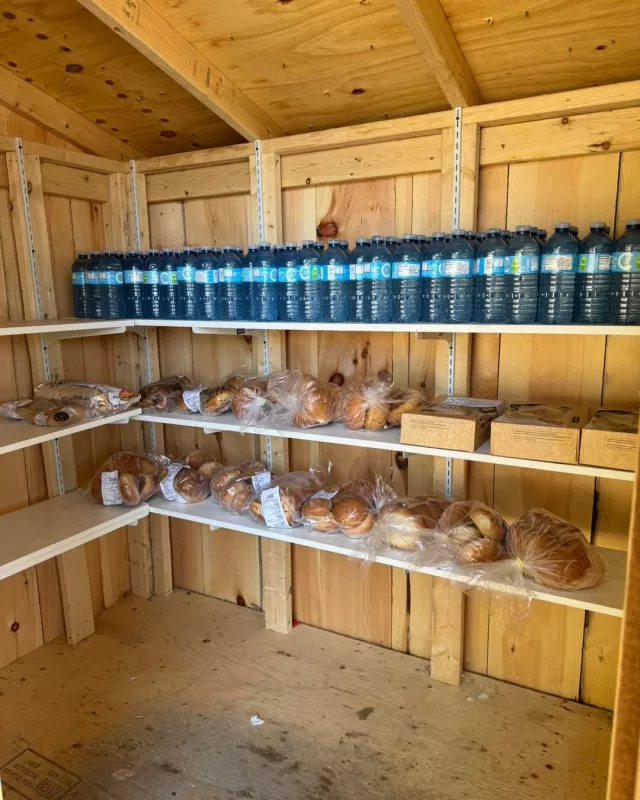 Our FreeHelpCK pantries were freshly stocked today— we made sure to include a refreshing beverage in each one to help keep our community hydrated with this heat🥤☀️
FreeHelpCK Food Pantries
📍15 Orchard Height 
📍805 Grand ave W
📍Habitat For Humanity 
📍St Paul’s Discover Life Church-450 Park Ave W
📍Pet Pantry - Porch PickUp 🐶🐱 
🐾 Please complete the form on our website https://freehelpck.ca/our-programs/free-food-pantries/
📍Tilbury
CSN Tilbury (151 Queen St. S.)
📍Dresden 
North Baptist Church
📍Ridgetown 
location at Legion with a small fridge