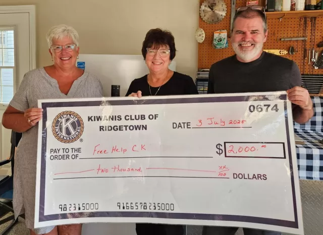 We are beyond grateful to the Kiwanis Club of Ridgetown for their generous $2,000 donation in support of our Operation Backpack Program 🎒 and Free Food Pantries 🍞!
Because of your incredible generosity, more children in our community will start the school year off right, and more families will have access to the food they need. Your support is helping us fill backpacks, stock pantry shelves, and bring hope to so many in Chatham-Kent.
Thank you for believing in the work we do and for helping us build a stronger, more caring community. 💛
