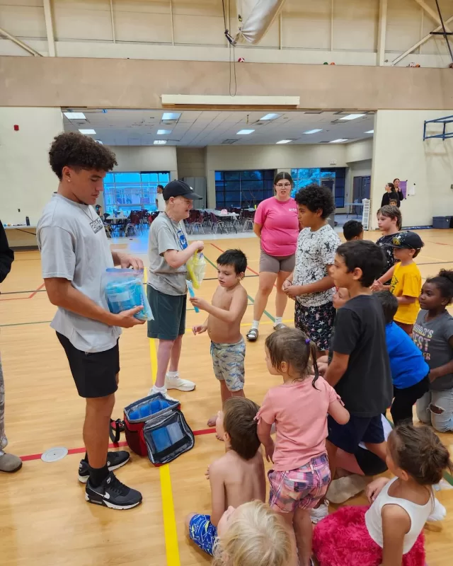 Thank you Susan and Maryann for stopping by the Wish Centre’s Camp Day to hand out Free Freezies to all the happy campers 🏕️💙
Thanks to the generosity of Manitree Farms, we were also able to share fresh, juicy peaches with the Wish Centre and stock our pantries for the community 🍑💛
Nothing better than cooling off, spreading smiles, and sharing delicious food!