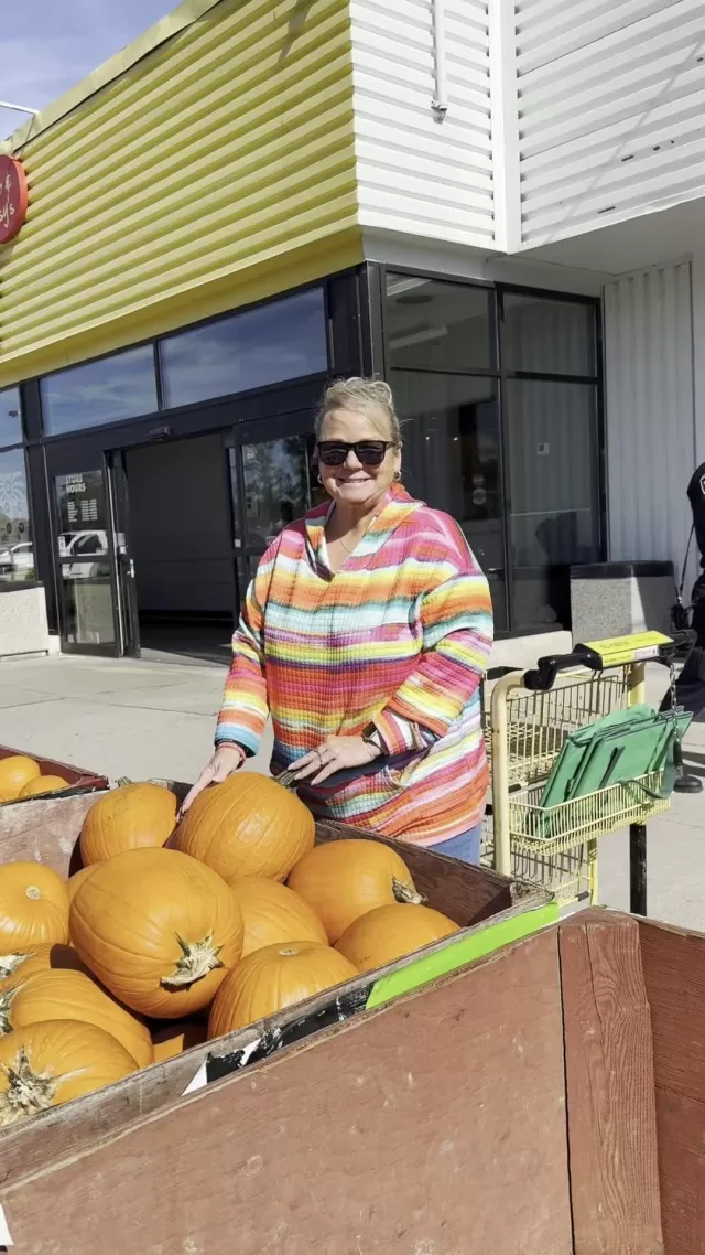 🛒🍂 Geri and Amy went shopping for two more Thanksgiving meal boxes to give away! 🧡 We’re so grateful to be able to spread a little kindness and help more families enjoy a warm holiday meal this season. 🦃✨ #FreeHelpCK #ThanksgivingGiveaway #CommunityLove