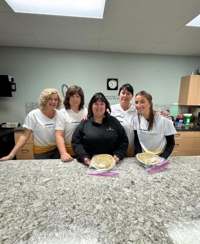 Yesterday we had the privilege of welcoming the amazing team from Enbridge! They rolled up their sleeves and helped us prepare homemade meat pies for our seniors, from cutting potatoes and veggies, to cooking the meat, packing each pie, and sealing the crust with care💛

We’re so grateful for their time, teamwork, and heart❤️🥧

#enbridge #seniormeals #enbfuelingfutures #freehelpck #homemadeisbest
