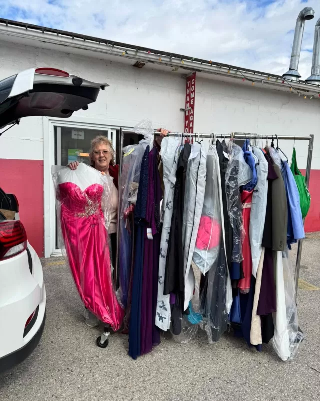 Thank you Betty Brite Dry Cleaners & Coin Laundry for serving as our central drop-off location for FreeHelpCK’s Prom & Grad Project. We were so grateful to pick up another 50 beautiful dresses to support local students 💃🏼

We would also like to extend our sincere thanks to our incredible community for continuing to support this important initiative. Your generosity helps ensure students can celebrate these meaningful milestones with confidence and joy✨