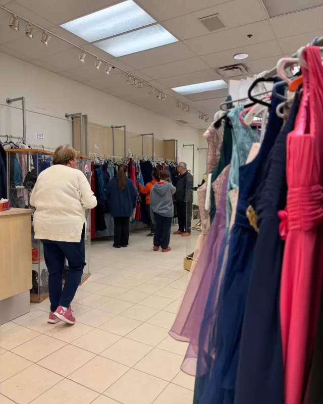 Another successful FreeHelpCK Prom & Grad Project Opening Day today!💃🏼✨

Today, we had the privilege of helping another 18 students find the perfect prom, graduation, and suit attire to celebrate such an important milestone in their lives 💖🎓

Every dress, suit, pair of shoes, and accessory represents more than just an outfit, it represents confidence, inclusion, and the most importantly the opportunity for students to feel special on a day they’ll always remember🥰

Thank you to everyone who continues to donate, volunteer, and support this program. Because of our generous and supportive community, we’re able to help make these moments possible for local students across Chatham-Kent💛

#FreeHelpCK #PromAndGradProject #ChathamKent #CommunitySupport
