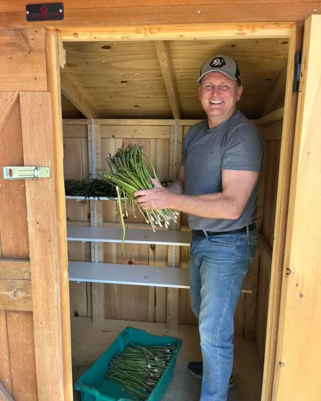 Asparagus, anyone? 🌱

Our FreeHelpCK Free Food Pantries received a fresh top-up of delicious asparagus for our community today💚👇

📍15 Orchard Height 
📍Teppermans 
📍BME Freedom Park
📍805 Grand ave W
📍Habitat For Humanity 
📍St Paul’s Discover Life Church-450 Park Ave W

Thanks to the generosity of our Harvest to Home partners , fresh, healthy produce is available for those who could use a little extra support. Be sure to stop by one of our pantry locations while supplies last.

The following community organizations also received Asparagus today👇

Ok so to be clear the following received today?
- St. Paul’s Victoria Avenue 
- St. Paul's Discover Life
- Blenheim Community Centre
- Blenheim Youth Centre
- Chatham-Kent Hospice
- Hope House
- Street Light
- Westover Treatment Centre
- Families Needing 
- FreeHelpCK Free Food Pantries

Together, we’re helping make nutritious food more accessible throughout Chatham-Kent💚

#FreeHelpCK #HarvestToHome #FreeFoodPantries #CommunitySupport #ChathamKent