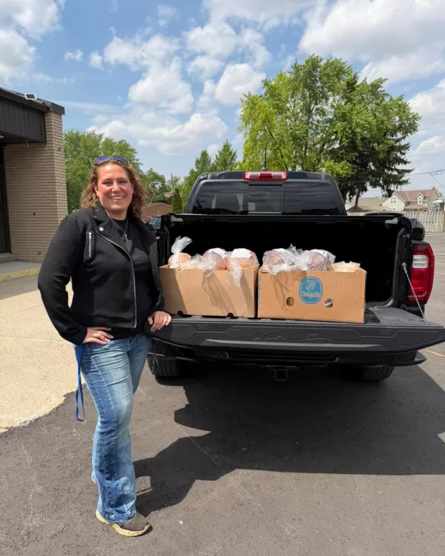 Thank you to the Chatham Community Hope Centre for their generosity✨🙏🏻

On Thursday, they generously provided 40 dozen eggs🥚and several bags of milk, allowing us to share these much-needed items with Chatham Outreach for Hunger, stock our FreeHelpCK Free Food Pantries, and include hard-boiled eggs and milk in our Senior Hope Meal deliveries yesterday.

As if that wasn’t enough, we were fortunate to receive another abundance of fresh bread🍞from them again today!

This is what community is all about, organizations coming together, sharing resources, and supporting one another to better serve those in need. It’s truly inspiring to see local charities working side by side to make a positive impact throughout Chatham-Kent.

Thank you, Chatham Community Hope Centre, for helping us spread hope, kindness, and nourishment across our community!💛