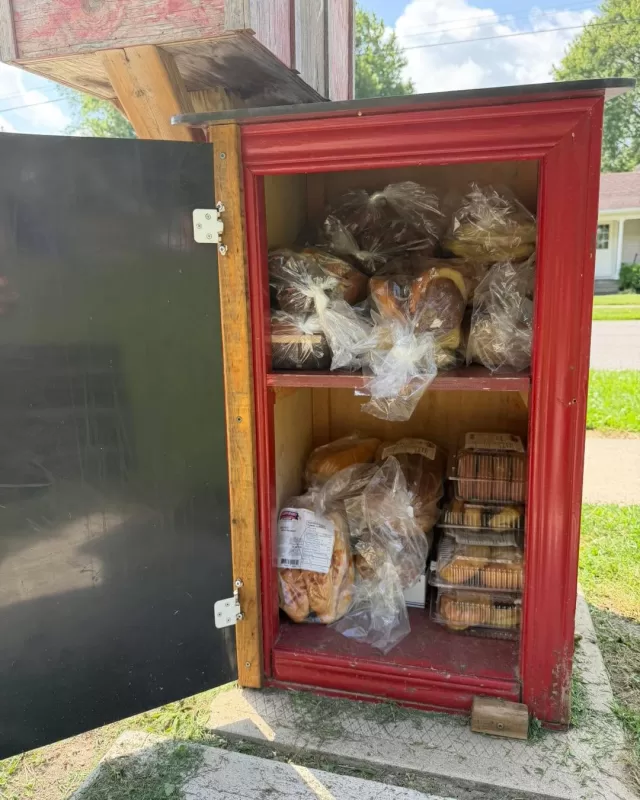 Pantry Restock Alert! 🍩

Thanks to the generosity of Maple City Bakery, our BME Freedom Park FreeHelpCK Pantry has been stocked with fresh bread, buns, and donuts today!

We’re so grateful for community partners like Maple City Bakery who help make sure food reaches those who need it most. If you could use a few fresh bakery items, be sure to stop by while supplies last.

Thank you, Maple City Bakery, for helping us spread kindness, one loaf at a time🥰

#FreeHelpCK #CommunityHelpingCommunity #FoodPantry #ChathamKent #TogetherWeCan