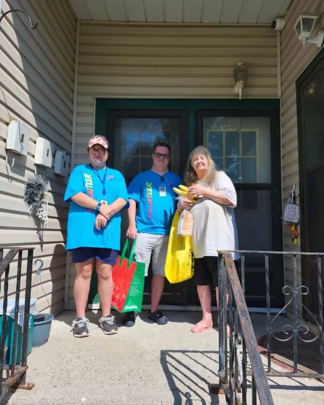 🍌 The community is going BANANAS for these bananas! 🍌

A huge thank you to our amazing volunteers, Nicole and Brandon, for helping stock our FreeHelpCK free food pantries at 
📍805 Grand Ave. W. 
📍BME Freedom Park

Fresh produce is always such a welcomed treat, and we are so thankful to be able to share these bananas with our community utilizing the FreeHelpCK Free Food Pantries as well as our seniors✨

It truly takes a village, and because of caring volunteers and generous donations, we can continue ensuring that our neighbours have access to nutritious food when they need it most.

#FreeHelpCK #CommunityHelpingCommunity #ChathamKent #FoodPantry