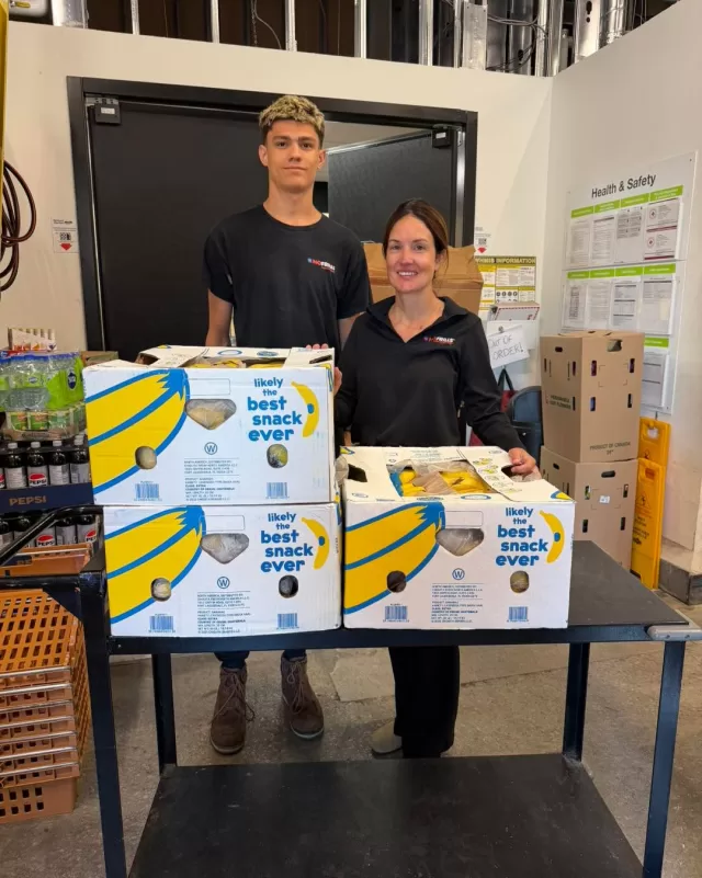We were so blessed to receive a phone call No Frills  on St. Clair, who generously donated three banana boxes full of bananas to FreeHelpCK! 🍌💛😋

These fresh bananas will be a wonderful treat for the seniors in our Senior Hope Meals program this week and will also help stock our FreeHelpCK Free Food Pantries for community members experiencing food insecurity.

It is truly amazing to see local businesses helping support local families and seniors. Thank you, Chad and Megan, for your kindness and generosity. Your support is making a meaningful difference in the lives of so many.

#FreeHelpCK #CommunityHelpingCommunity #SeniorHopeMeals #FreeFoodPantries #ChathamKent #KindnessMatters