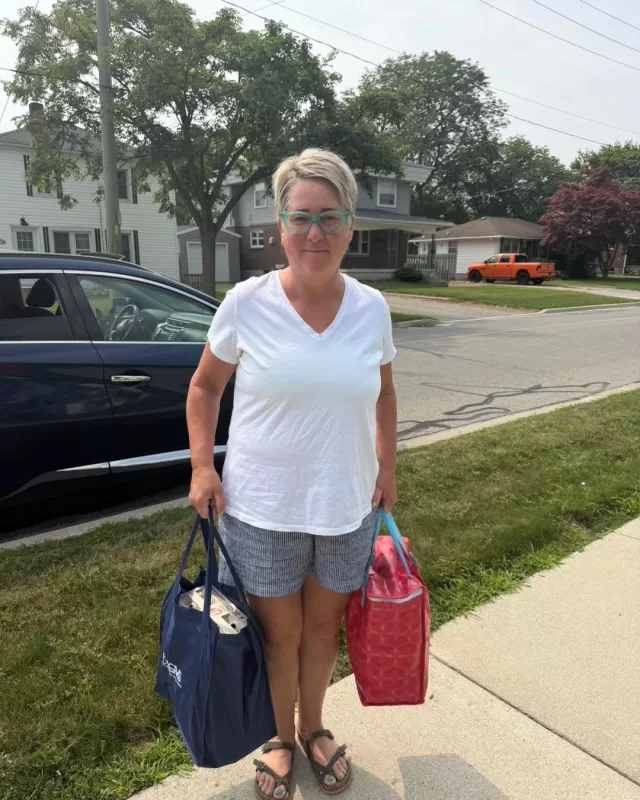 Our hearts are so grateful to Kim Robinson for her incredibly generous donation of fresh eggs and hamburger meat for our Senior Hope Meals program🍽️🍳

These donations mean so much more than simply food🥰 They help us prepare comforting, homemade meals for local seniors while reminding them that they are cared for, thought of and supported by their community.

Kim, thank you for opening your heart and choosing to give. Your kindness will make its way into the homes of our seniors and help us continue doing what we love, caring for those in our community who need a little extra support✨

“And do not forget to do good and to share with others, for with such sacrifices God is pleased.” — Hebrews 13:16 📖

#FreeHelpCK #SeniorHopeMeals #CommunityHelpingCommunity #ChathamKent