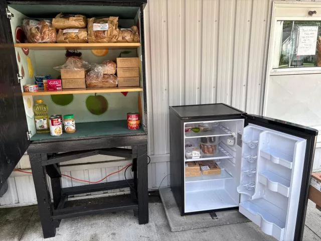 We are incredibly thankful to Ridgetown Foodland and a generous personal donor for the wonderful donation of food🥫❤️

Every bag, every item and every act of kindness means more than you may realize. These donations allow FreeHelpCK to continue putting food into the hands of local individuals, families and seniors who could use a little extra support.

📍If you are in need, please visit the FreeHelpCK Free Food Pantry located at the Ridgetown Legion. Take what you need and know that our community is here to help.

It’s because of caring people and businesses in our community that we’re able to continue doing what we do. Thank you for choosing to give and for helping us help others🙏🏻✨

#FreeHelpCK #CommunityHelpingCommunity #ChathamKent #FreeFoodPantries