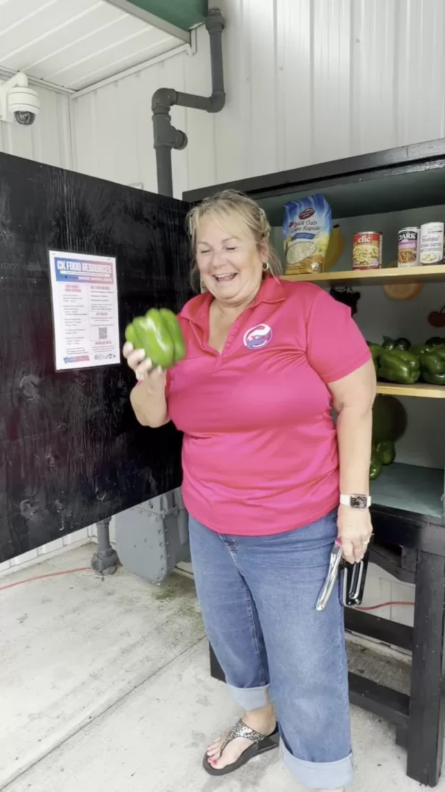 Our pantries and community partners received some extra love yesterday!🥰🙏🏻

Thanks to the generosity of Sobeys, FreeHelpCK’s Free Food Pantries in Chatham, Tilbury and Ridgetown were filled with food for our communities.

We also received a wonderful donation of fresh peppers and zucchini from sarahsfarmmarkets, which we were able to share with The Salvation Army in Wallaceburg and our Ridgetown Free Food Pantry🫑🥒

We’re so thankful for community partners who continue to help us put food where it’s needed most. Every donation makes a difference and allows us to reach even more people across Chatham-Kent💚