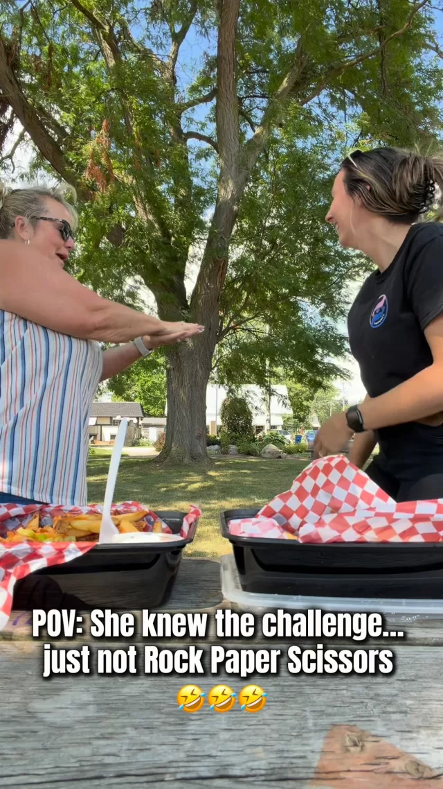 When you wanted to do the rock paper scissors food challenge but didn’t know the basics of the game😅🤣

 #freehelpck #bloopers #rockpaperscissorschallenge