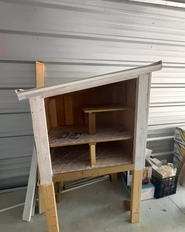 🔨 CAN YOU HELP?

We’re looking for someone who can help us make a plywood door for our soon-to-be new pantry!

If you can help or know someone who can, please tag them below or send us a message 😊