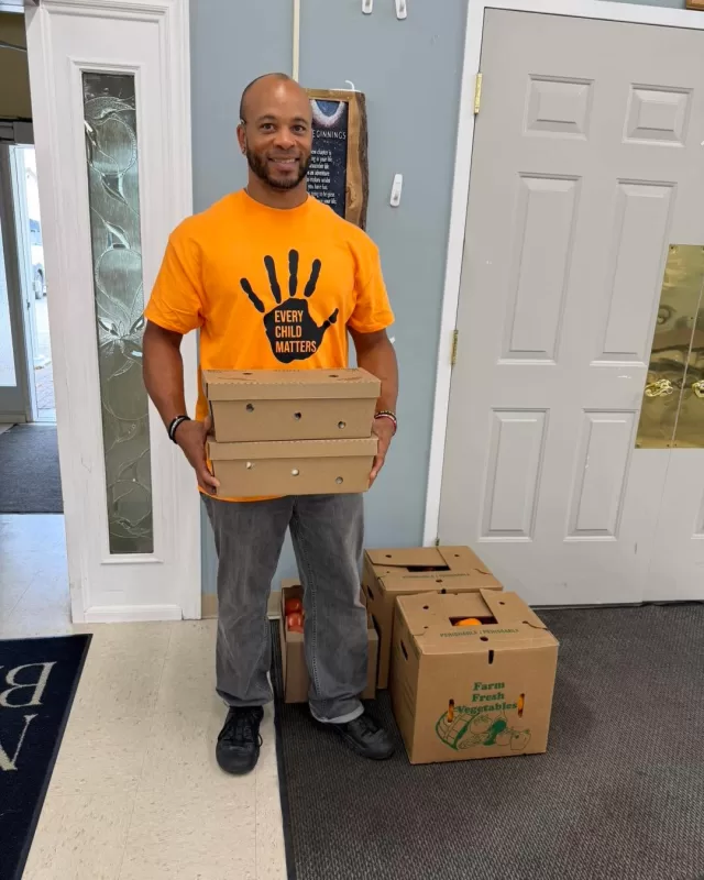 Today, we were so blessed to receive an incredible abundance of fresh produce to share throughout Chatham-Kent! 🌽🍅🍄

Thank you to Platinum Produce and Peeters Mushrooms Inc. for their continued generosity, along with the freshly picked sweet corn that our FreeHelpCK team harvested yesterday! 💚

Together, we were able to distribute this fresh food to organizations helping feed so many individuals and families across our community:

• Chatham Outreach for Hunger
• The Mental Health Network of Chatham Kent - Hope House
• Queen Elizabeth II School – Lunch Program
• New Beginnings ABI & Stroke Recovery Association
• St. Paul’s-Victoria Avenue United Church – Pantry Program

We’re incredibly grateful to our local growers, volunteers and community partners who make it possible for our Harvest to Home program to get fresh food where it can make a difference.

#FreeHelpCK #HarvestToHome #ChathamKent