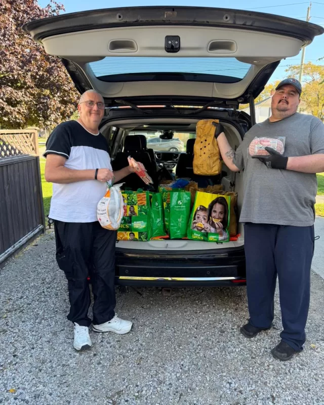 Some people have a way of making a difference time and time again, and James Benoit and his family are some of those people🥰

James and his family have once again opened their hearts and generously donated 10 turkey dinner boxes 🦃 complete with stuffing, cheese, potatoes, and all the fixings you could imagine, to help families across Chatham-Kent enjoy a beautiful Thanksgiving meal🍂🥔

James and his family continuously show up for their community, never hesitating to lend a helping hand or give to those who need it most💛 Their kindness and generosity never go unnoticed, and we hope they know just how much of a difference they make in the lives of others.

From all of us at FreeHelpCK, thank you for being the kind of family our community is so fortunate to have🫶 We are incredibly grateful for you and all that you do.

Because of your kindness, 10 families will have one less thing to worry about this Thanksgiving🦃
