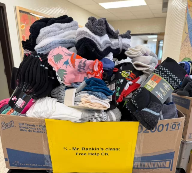 🧦🙏🏻 A heartfelt thank you to the Grade 3 class at Merlin Area Public School for collecting and donating over 200 pairs of socks in support of FreeHelpCK!

It’s wonderful to see young students coming together to make a difference in the lives of others. These socks will help provide warmth and comfort to individuals in need throughout our community🥰

To the students, teachers and families who made this possible, thank you for showing that kindness has no age limit! 🌟